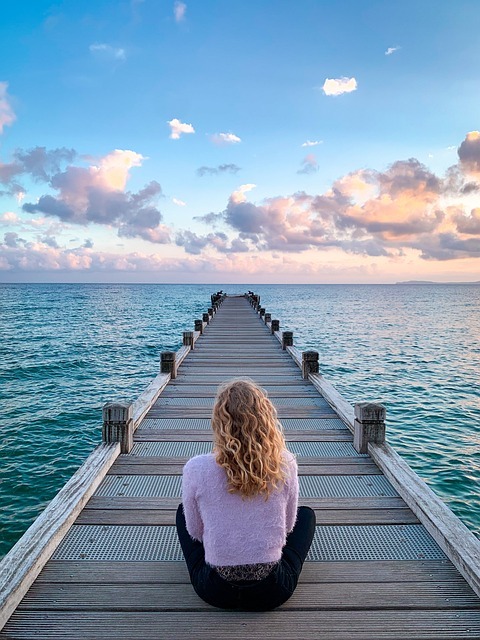 woman-on-boardwalk